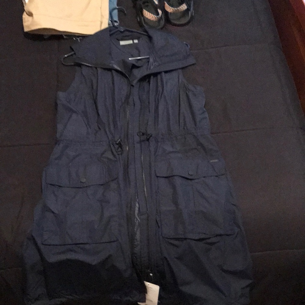 Size M Athleta rain vest